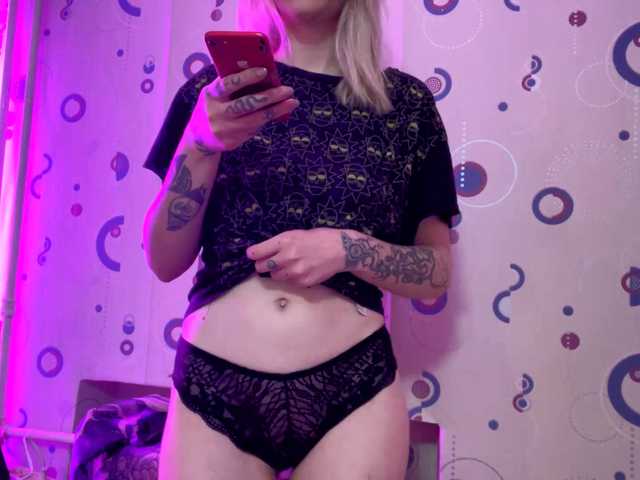TaneshaDeglow live cam on BongaCams