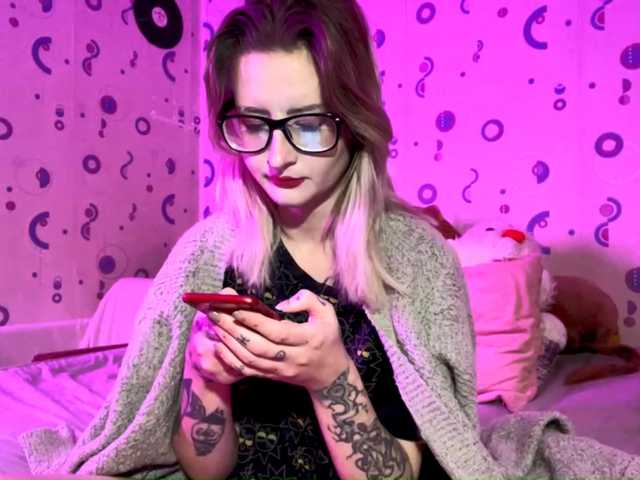 TaneshaDeglow live cam on BongaCams