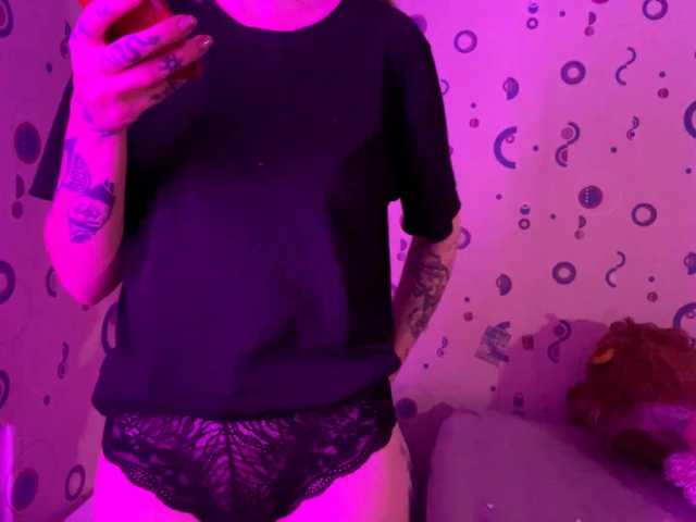 TaneshaDeglow live cam on BongaCams