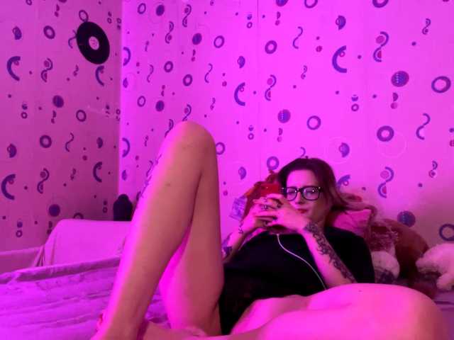 TaneshaDeglow live cam on BongaCams