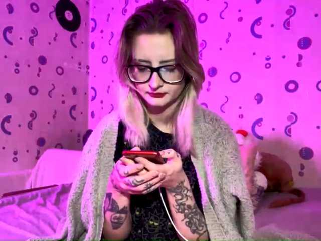 TaneshaDeglow live cam on BongaCams