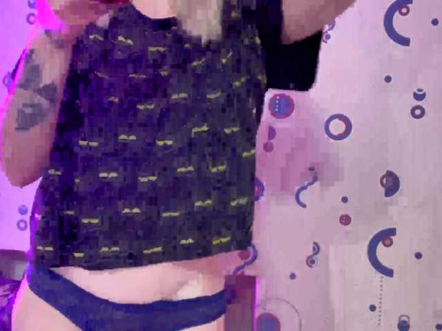 TaneshaDeglow live cam on BongaCams