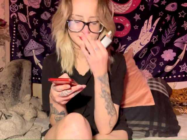 TaneshaDeglow live cam on BongaCams
