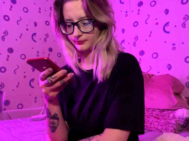 TaneshaDeglow Live Webcam on BongaCams