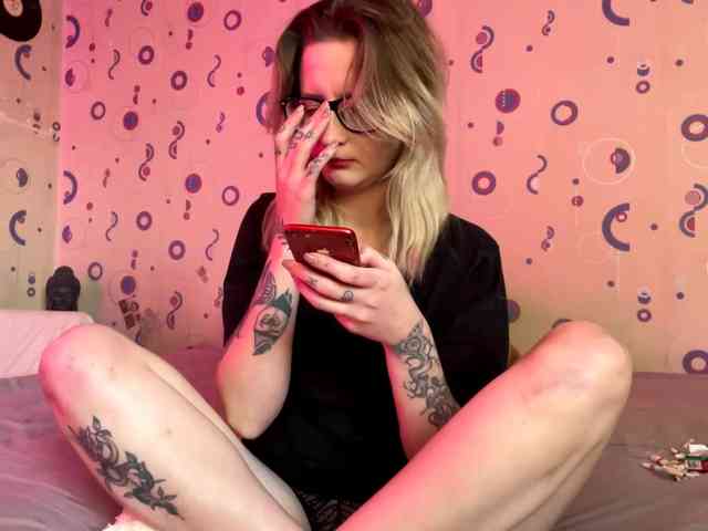 TaneshaDeglow webcam