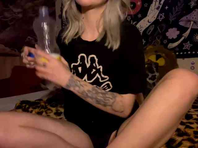 TaneshaDeglow webcam