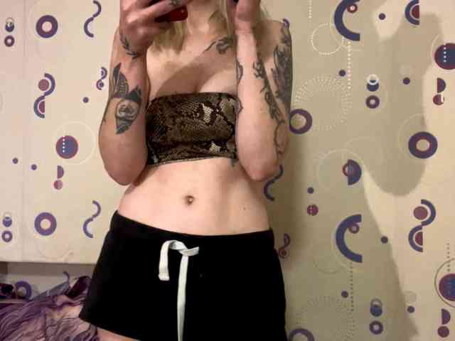 TaneshaDeglow webcam