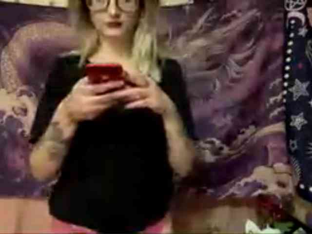 TaneshaDeglow webcam
