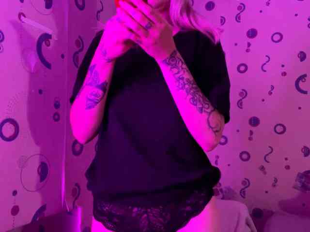 TaneshaDeglow webcam