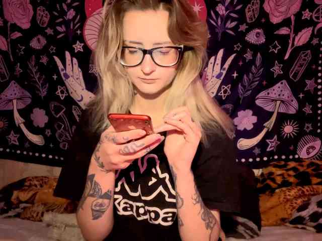 TaneshaDeglow webcam