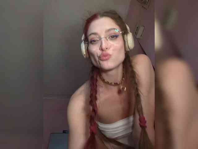 Marseline32 Live Webcam on BongaCams
