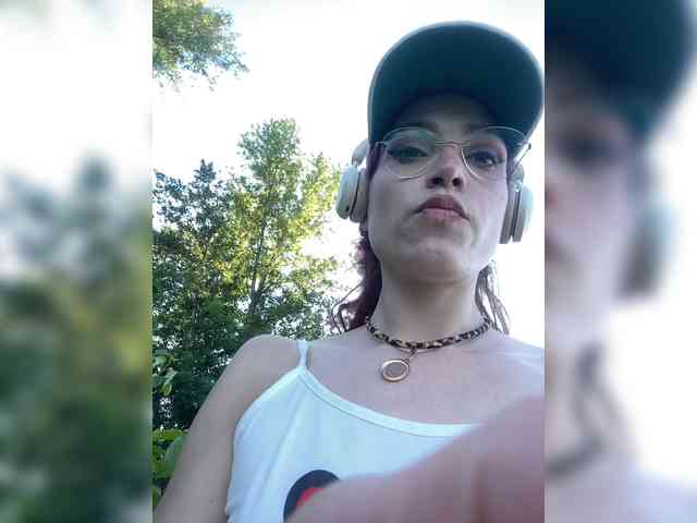 Marseline32 Live Webcam on BongaCams