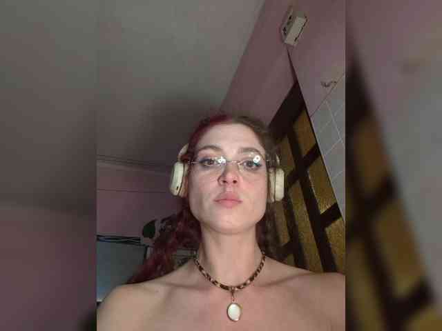 Marseline32 Live Webcam on BongaCams