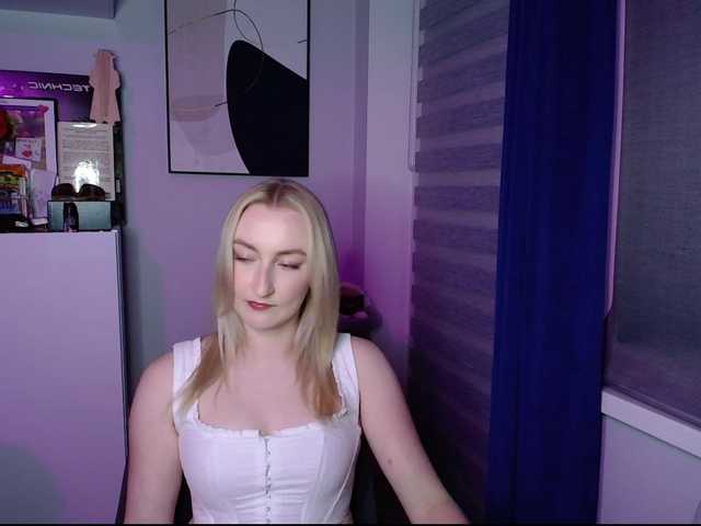 HazyLuna live cam on BongaCams