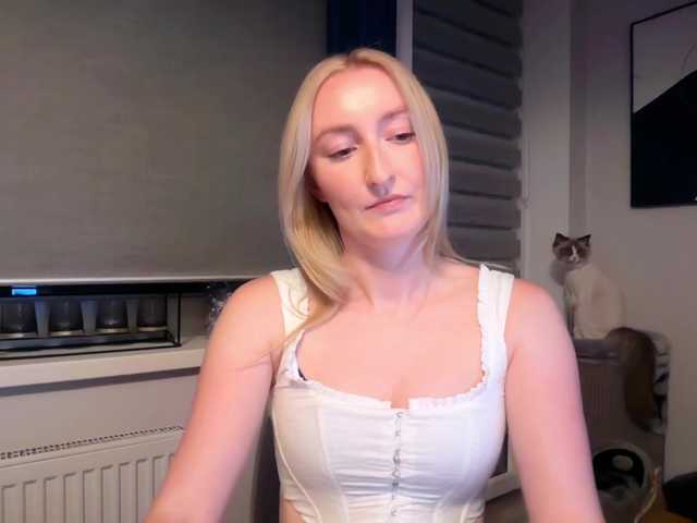 HazyLuna live cam on BongaCams
