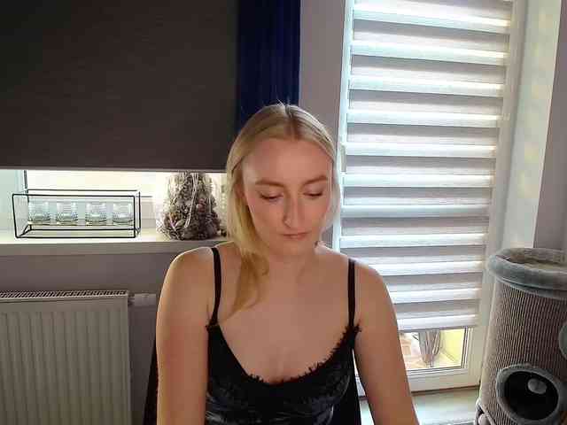 Hazyluna's live stream
