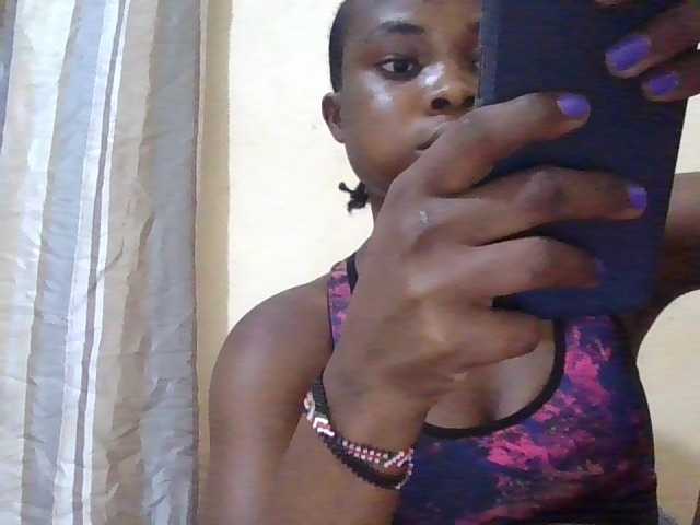 hotqueeny live cam on BongaCams