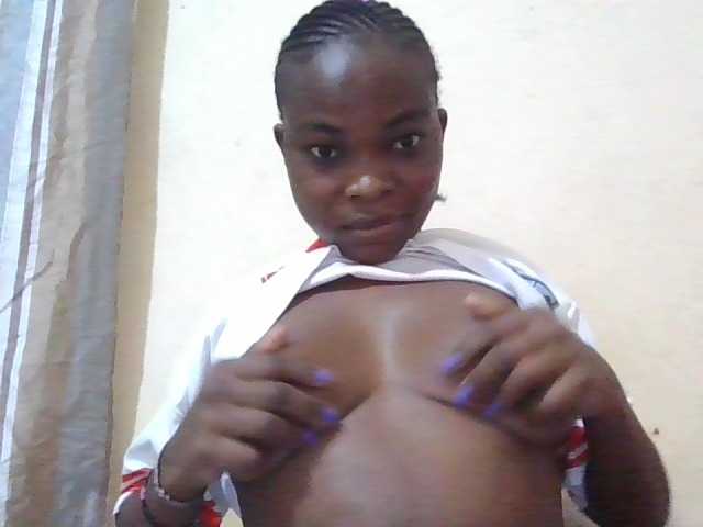hotqueeny live cam on BongaCams