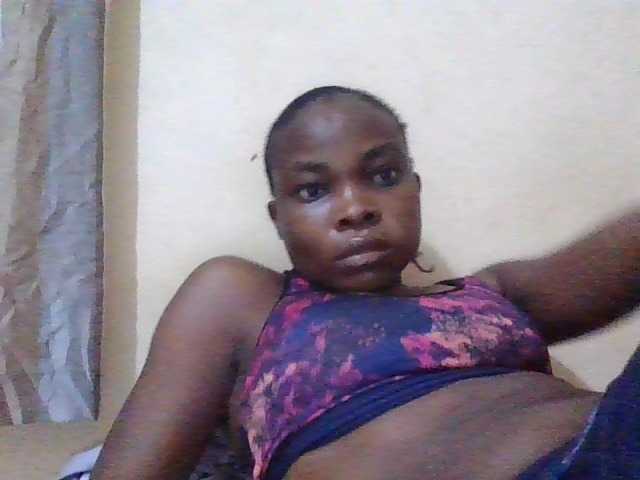 hotqueeny live cam on BongaCams