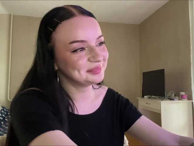 le modèle MarinaSavastru est en webcam porno dans un show sur le site bongacams, il possède les tags suivants: White/Caucasian,Brunette,Shaved