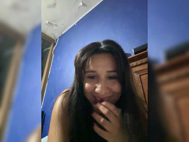Alesan25698 live cam on BongaCams