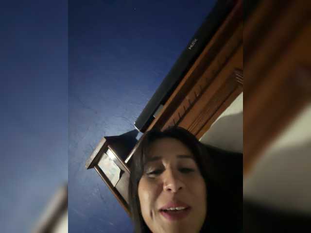 Alesan25698 live cam on BongaCams