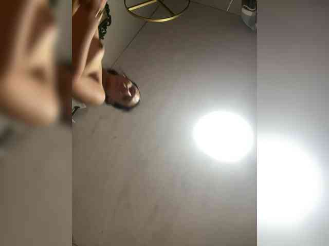 Alesan25698 webcam