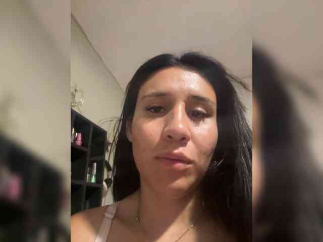 Alesan25698 webcam