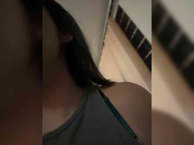 Alesan25698 webcam