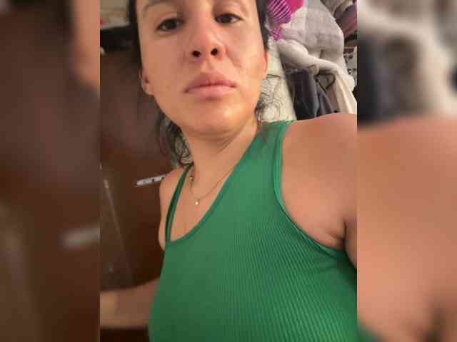 Alesan25698 webcam