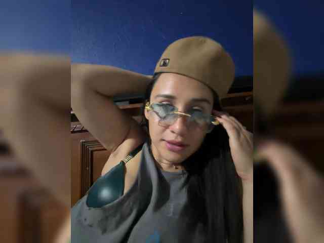 Alesan25698 webcam