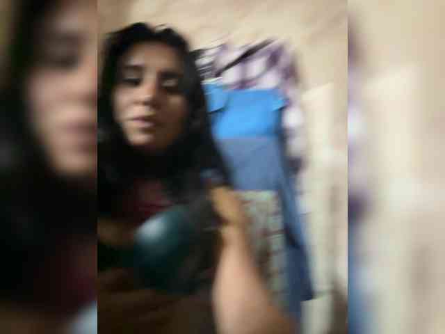 Alesan25698 webcam