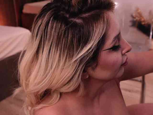 VictoriaDaeva webcam