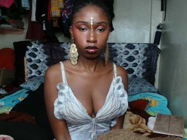 Boughie-birdy live cam on BongaCams
