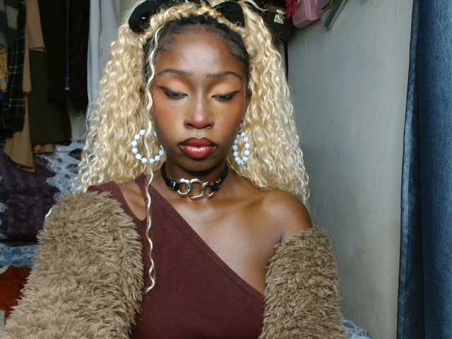 Boughie-birdy live cam on BongaCams