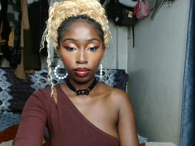 Boughie-birdy live cam on BongaCams