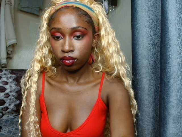 Boughie-birdy live cam on BongaCams