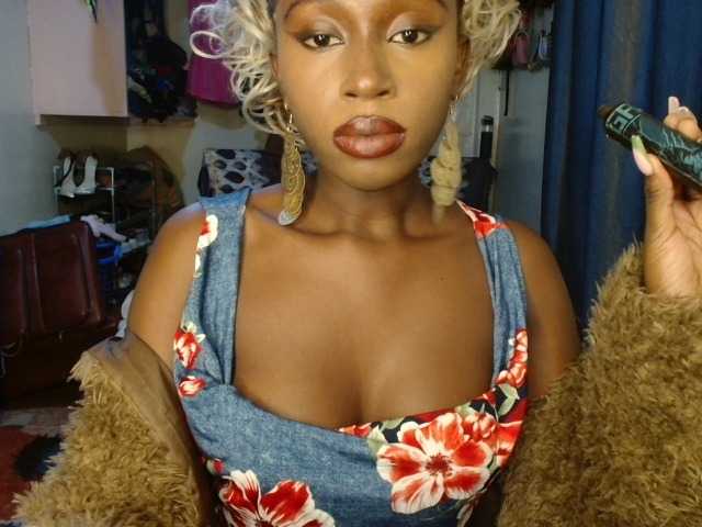 Boughie-birdy live webcam show