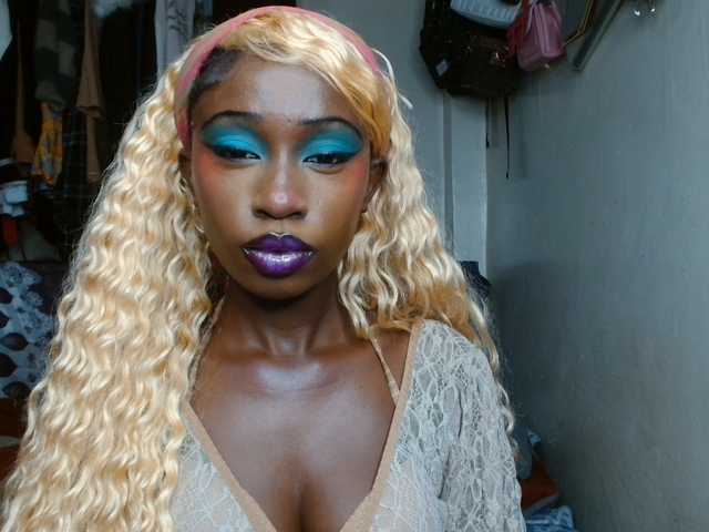 Boughie-birdy live cam on BongaCams