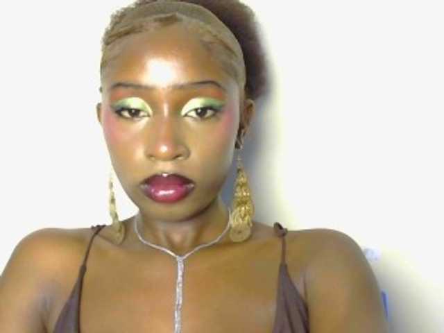 Boughie-birdy live cam on BongaCams