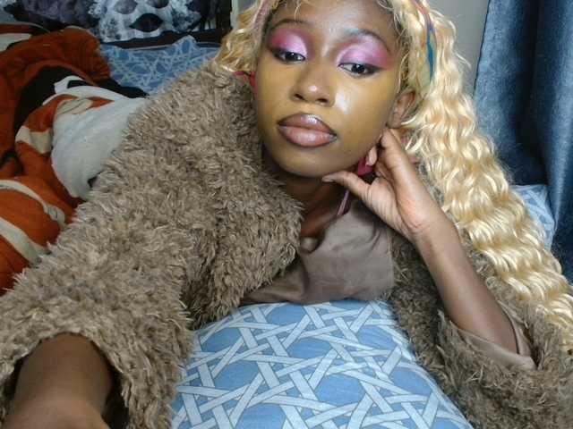 Boughie-birdy live cam on BongaCams