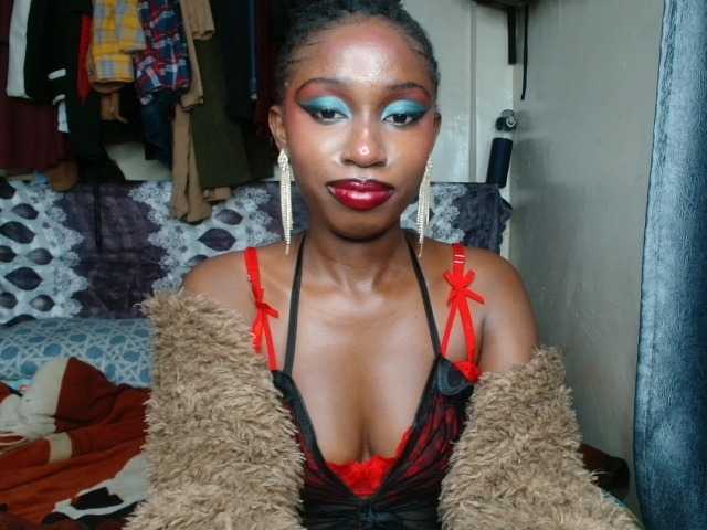 Boughie-birdy live cam on BongaCams