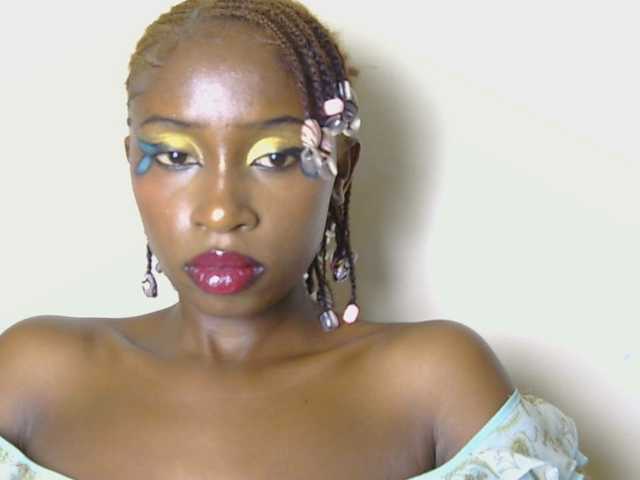 Boughie-birdy live cam on BongaCams