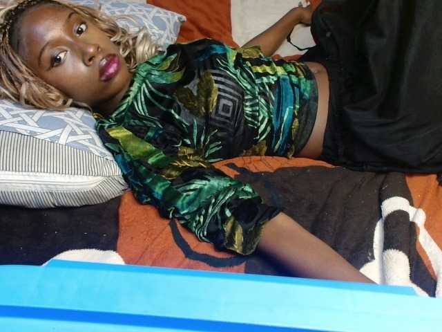 Boughie-birdy live cam on BongaCams