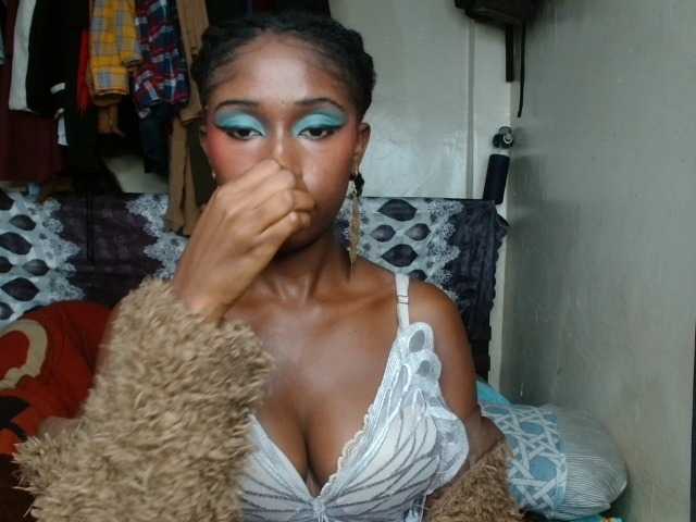 Boughie-birdy live cam on BongaCams