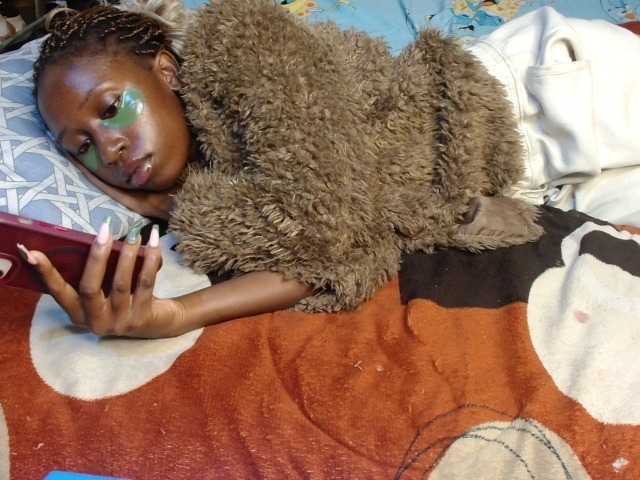 le modèle Boughie-birdy est en webcam porno dans un show sur le site bongacams, il possède les tags suivants: Ebony,Blonde,Shaved