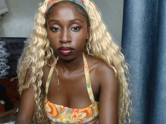 Boughie-birdy — live female cam