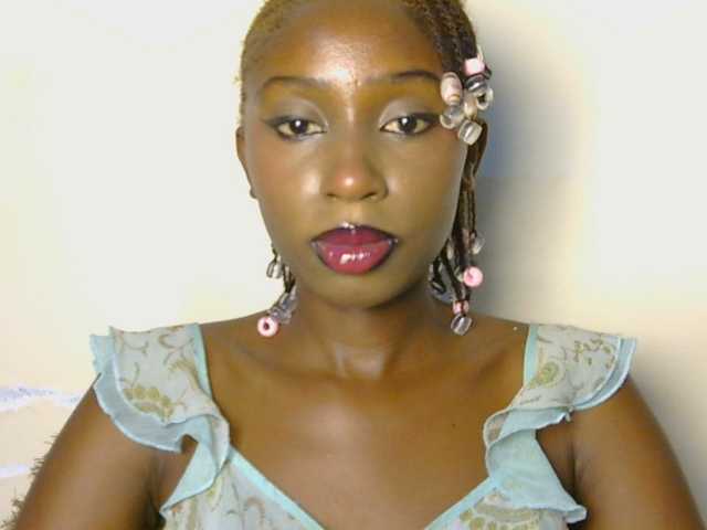 Boughie-birdy live cam on BongaCams