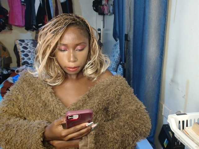 Boughie-birdy live cam on BongaCams
