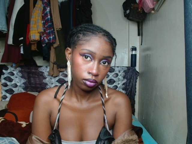 Boughie-birdy live cam on BongaCams